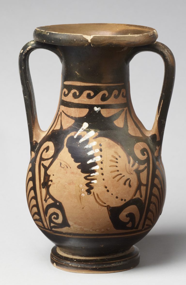 “Femmes, femmes, femmes”. Les portraits féminins sur les vases antiques de la collection Denon Musée national de céramique de Sèvres