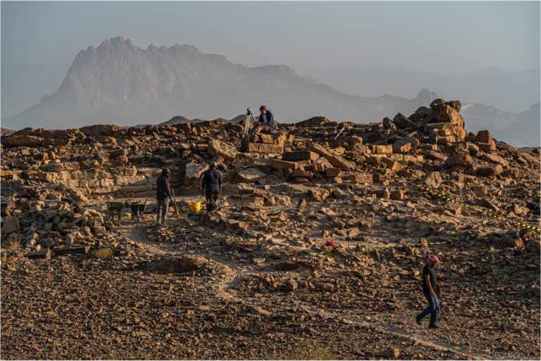Recherches sur l’oasis de Bisya (Oman central) du Paléolithique au Bronze ancien. Les travaux de la mission archéologique française en Oman central (FAMCO)