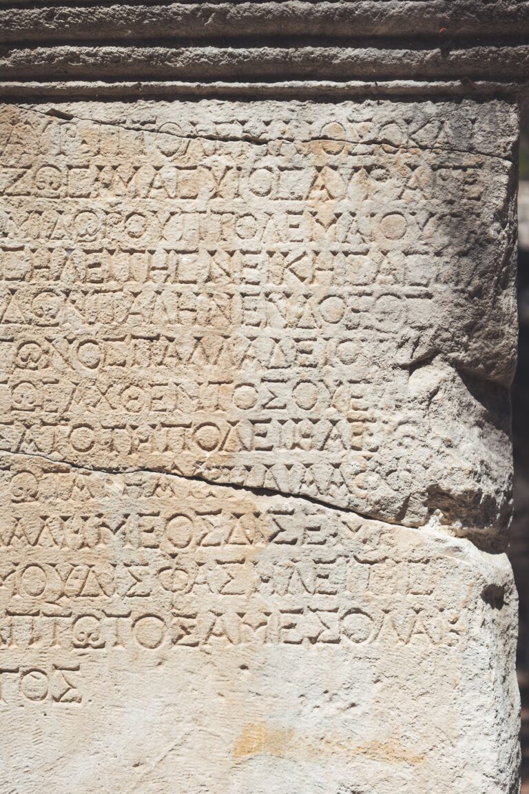 Philologie, linguistique et éditions de textes de l’Antiquité gréco-romaine au Moyen Âge